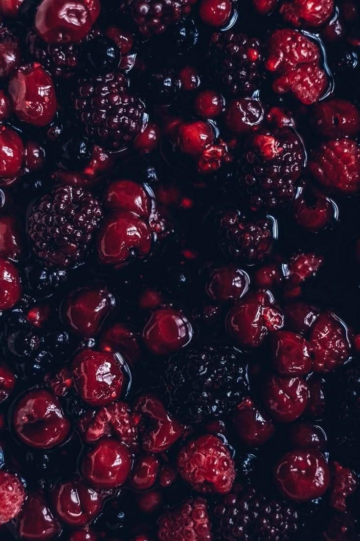 Rustic Berries: Pure Farm-to-Table Essence